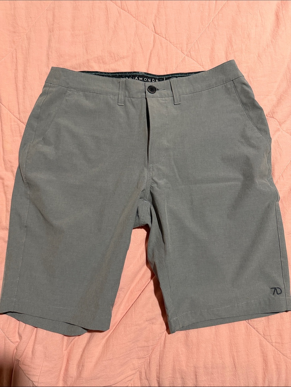 7 Diamonds Men's Gray Flat-Front Performance Shorts